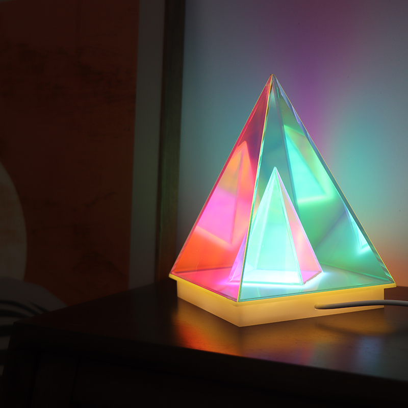 Lámpara LED acrílica de ilusión 3D en forma de triángulo