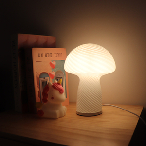Lámpara de mesa de noche de vidrio de color USB