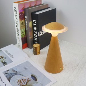 USB Forma de platillo volador de madera recargable Pequeña lámpara de mesa