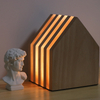 Forma de la casa de madera maciza y luz de ánimo acrílico