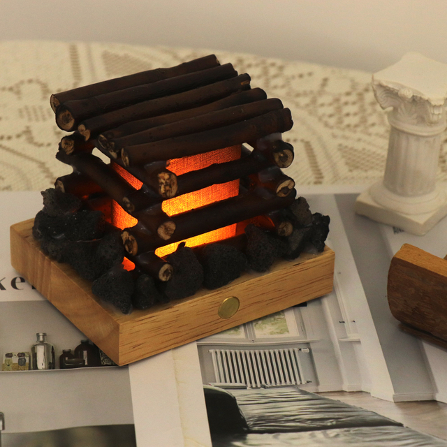 Lámpara de humor hecha a mano de la rama de árbol real con sonido ardiente