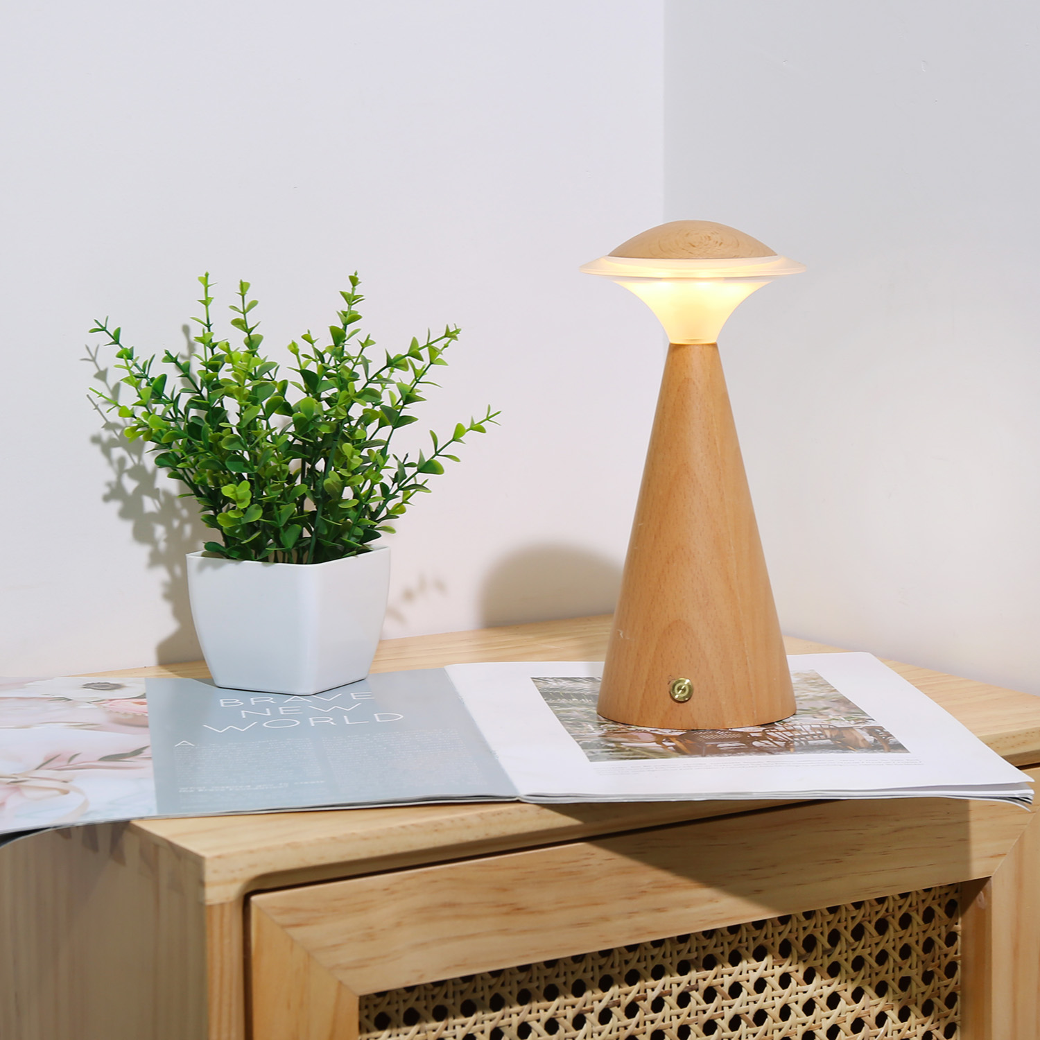 USB Forma de platillo volador de madera recargable Pequeña lámpara de mesa