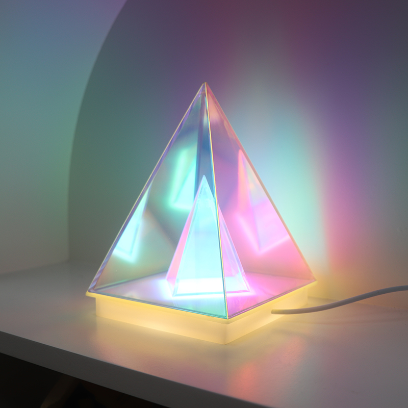 Lámpara LED acrílica de ilusión 3D en forma de triángulo
