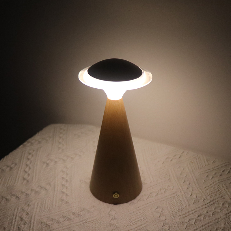 USB Forma de platillo volador de madera recargable Pequeña lámpara de mesa